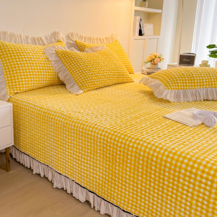 91家纺网 家纺一手货源 找家纺 2025高克重加厚牛奶绒无印风格子床盖蕾丝花边织带花边宝宝绒婴儿绒简约风单床盖床褥全棉花边床单三件套