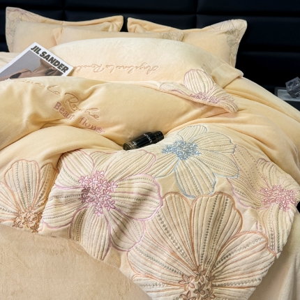 （总）2025新款全消光牛奶绒线条花刺绣+宽边四件套-绮丽