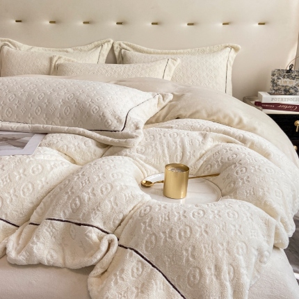 91家纺网 家纺一手货源 找家纺 （总）经年 2025年新款 高克重9斤全消光A类大牌风烂花牛奶绒四件套-路易系列