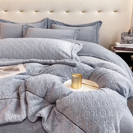 91家纺网 家纺一手货源 找家纺 （总）经年 2025年新款 高克重9斤全消光A类大牌风烂花牛奶绒四件套-路易系列