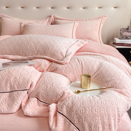 91家纺网 家纺一手货源 找家纺 （总）经年 2025年新款 高克重9斤全消光A类大牌风烂花牛奶绒四件套-路易系列