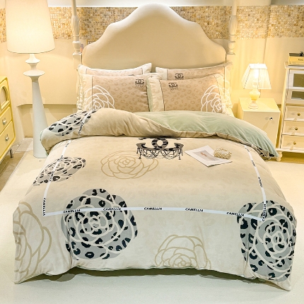 91家纺网 家纺一手货源 找家纺 （总）  2025 专版花型高克重A类全消光数码印花牛奶绒四件套-漫步温莎