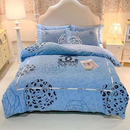 91家纺网 家纺一手货源 找家纺 （总）  2025 专版花型高克重A类全消光数码印花牛奶绒四件套-漫步温莎