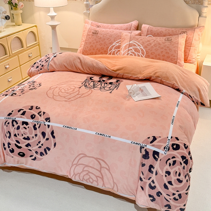 91家纺网 家纺一手货源 找家纺 （总）  2025 专版花型高克重A类全消光数码印花牛奶绒四件套-漫步温莎