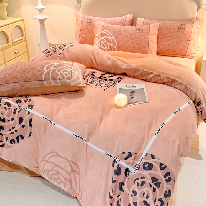 91家纺网 家纺一手货源 找家纺 （总）  2025 专版花型高克重A类全消光数码印花牛奶绒四件套-漫步温莎