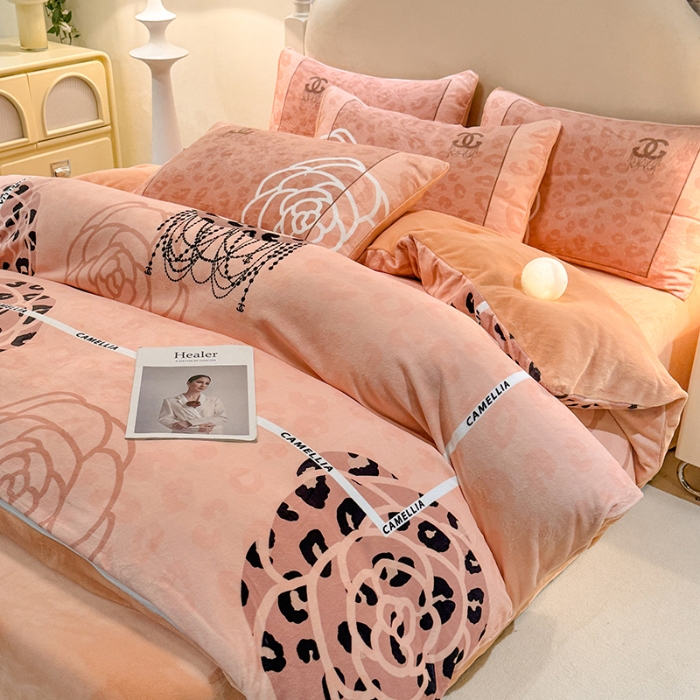 91家纺网 家纺一手货源 找家纺 （总）  2025 专版花型高克重A类全消光数码印花牛奶绒四件套-漫步温莎