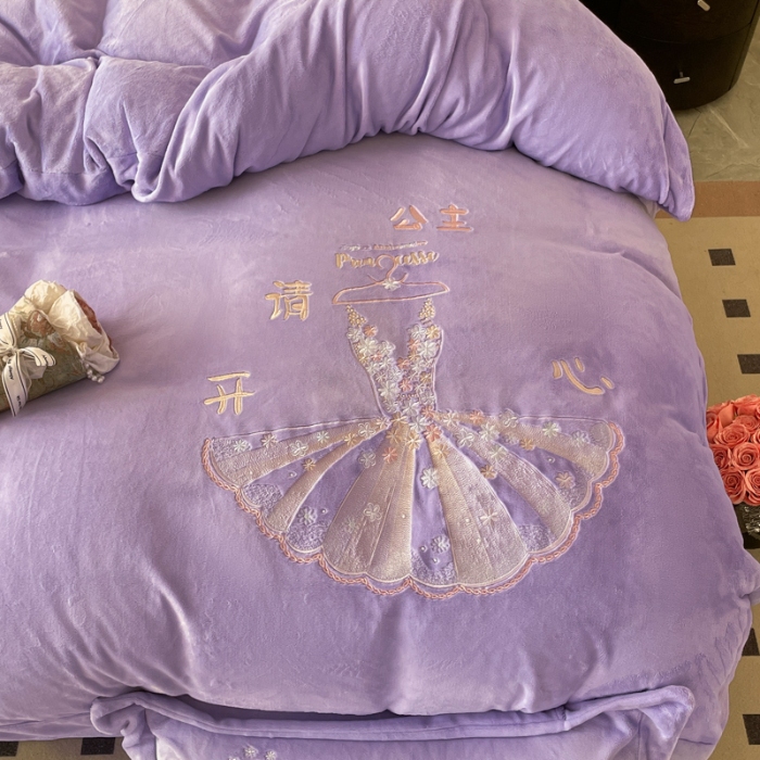 91家纺网 家纺一手货源 找家纺 （总） 2025新款  240克全消光A类卡通少女心大刺绣牛奶绒四件套-公主请开心