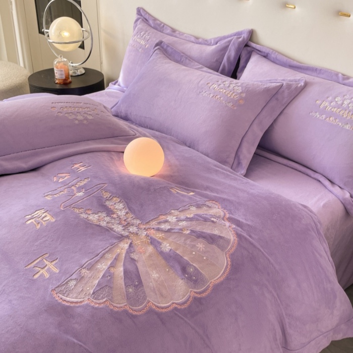 91家纺网 家纺一手货源 找家纺 （总） 2025新款  240克全消光A类卡通少女心大刺绣牛奶绒四件套-公主请开心