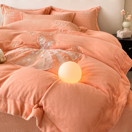 91家纺网 家纺一手货源 找家纺 （总）2025年新款  240克全消光A类卡通少女心大刺绣牛奶绒四件套-公主请开心