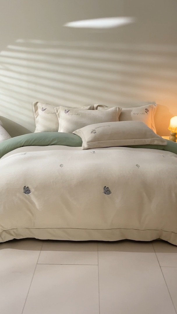 91家纺网 家纺一手货源 找家纺 （总）2025年新款  9.2斤240克全消光A类满屏刺绣牛奶绒四件套-悦动