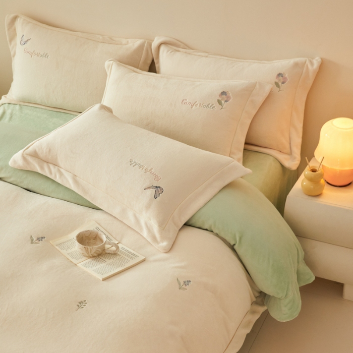 91家纺网 家纺一手货源 找家纺 （总）2025年新款  9.2斤240克全消光A类满屏刺绣牛奶绒四件套-悦动