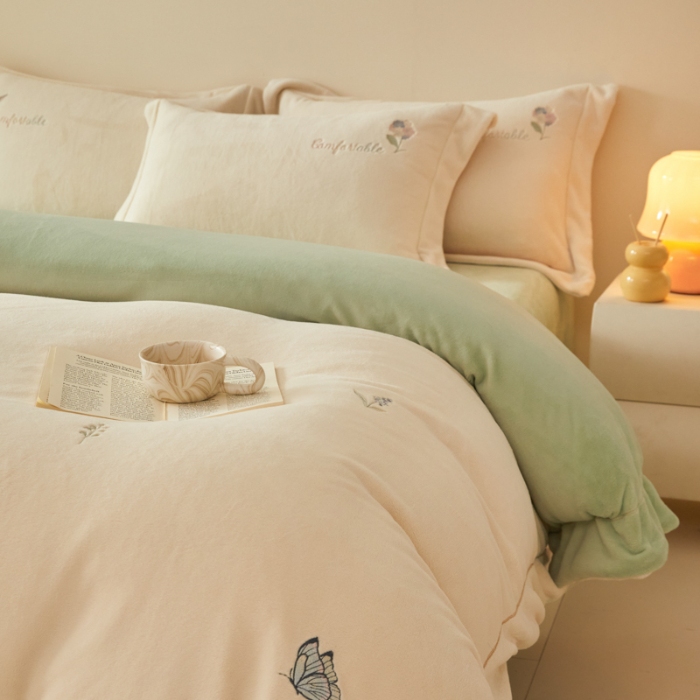 91家纺网 家纺一手货源 找家纺 （总）2025年新款  9.2斤240克全消光A类满屏刺绣牛奶绒四件套-悦动