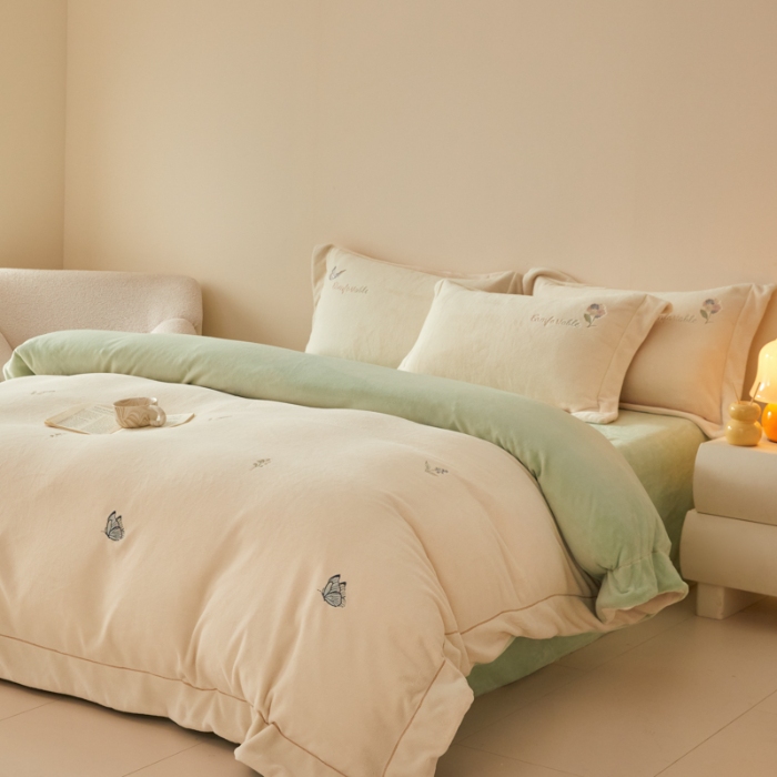 91家纺网 家纺一手货源 找家纺 （总）2025年新款  9.2斤240克全消光A类满屏刺绣牛奶绒四件套-悦动