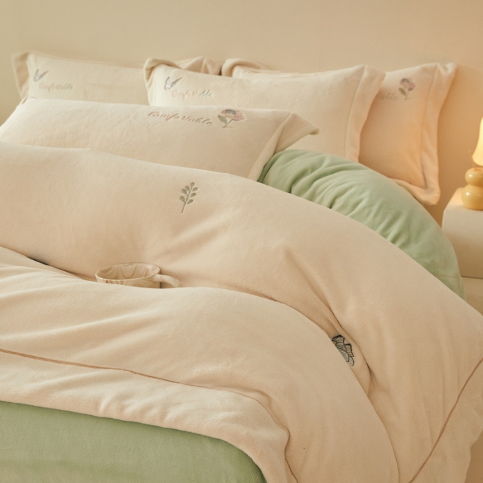 91家纺网 家纺一手货源 找家纺 （总）2025年新款  9.2斤240克全消光A类满屏刺绣牛奶绒四件套-悦动