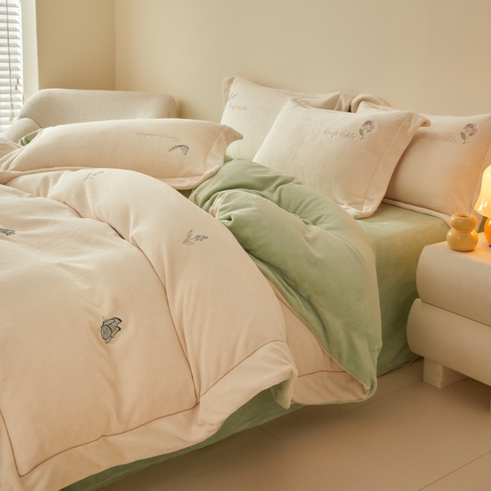 91家纺网 家纺一手货源 找家纺 （总）2025年新款  9.2斤240克全消光A类满屏刺绣牛奶绒四件套-悦动