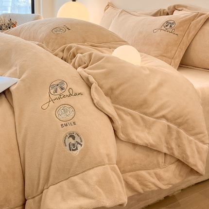 91家纺网 家纺一手货源 找家纺 （总）专版花型  2025年新款9.2斤240克全消光A类大刺绣牛奶绒四件套-伊菲