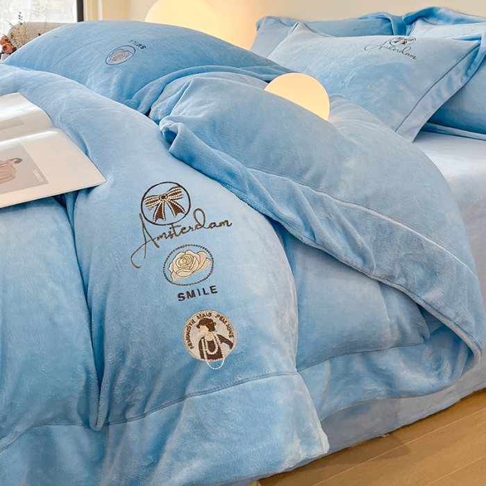 91家纺网 家纺一手货源 找家纺 （总）专版花型  2025年新款9.2斤240克全消光A类大刺绣牛奶绒四件套-伊菲