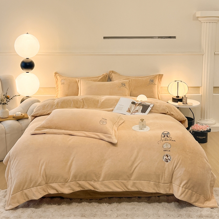 91家纺网 家纺一手货源 找家纺 （总）专版花型  2025年新款9.2斤240克全消光A类大刺绣牛奶绒四件套-伊菲