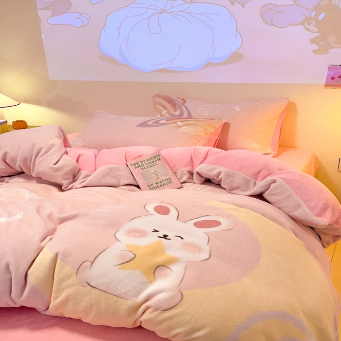 91家纺网 家纺一手货源 找家纺 （总）2025年新款 专版花型 高克重全消光A类儿童牛奶绒四件套-萌萌兔