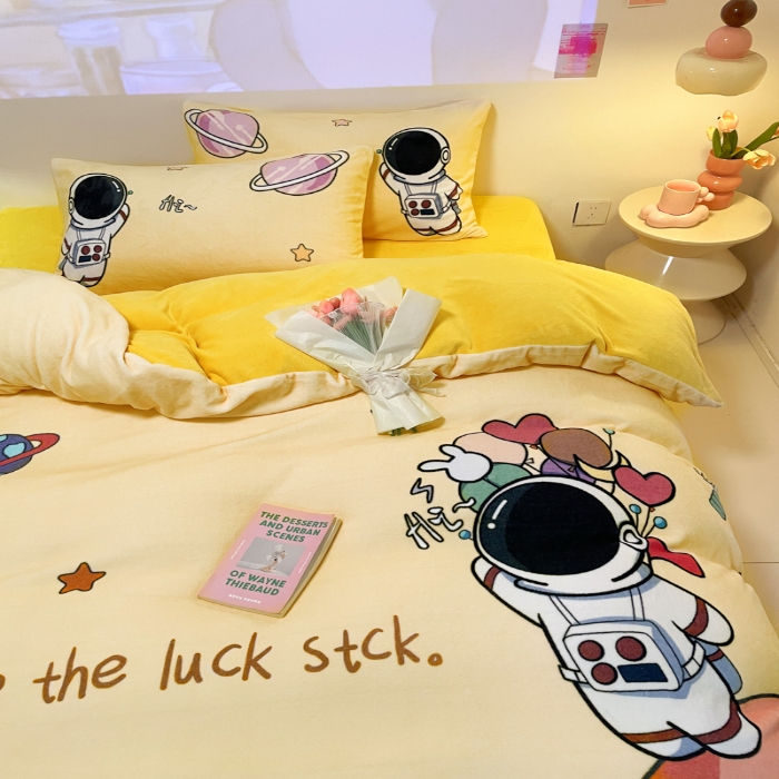 91家纺网 家纺一手货源 找家纺 （总）2025年新款 专版花型 高克重全消光A类儿童牛奶绒四件套-太空行