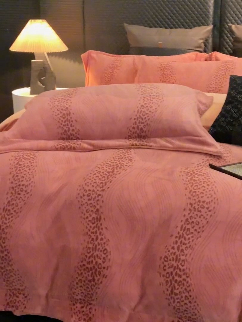 91家纺网 家纺一手货源 找家纺 （总）2025新款 专版花型 高克重9.2斤全消光A类印花牛奶绒四件套-有风直播首选