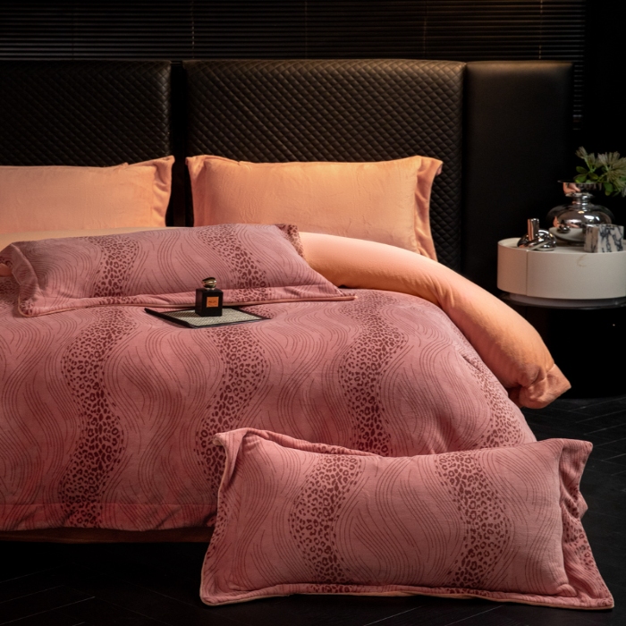 91家纺网 家纺一手货源 找家纺 （总）2025新款 专版花型 高克重9.2斤全消光A类印花牛奶绒四件套-有风直播首选