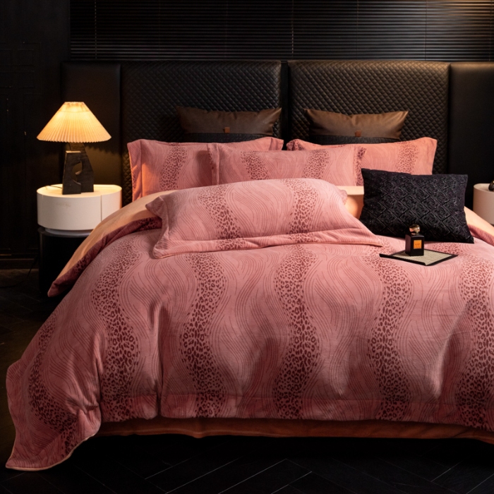 91家纺网 家纺一手货源 找家纺 （总）2025新款 专版花型 高克重9.2斤全消光A类印花牛奶绒四件套-有风直播首选