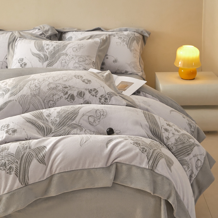 91家纺网 家纺一手货源 找家纺 （总）2025新款高克重9.2斤240克A类全消光印花拼角牛奶绒四件套-铃兰