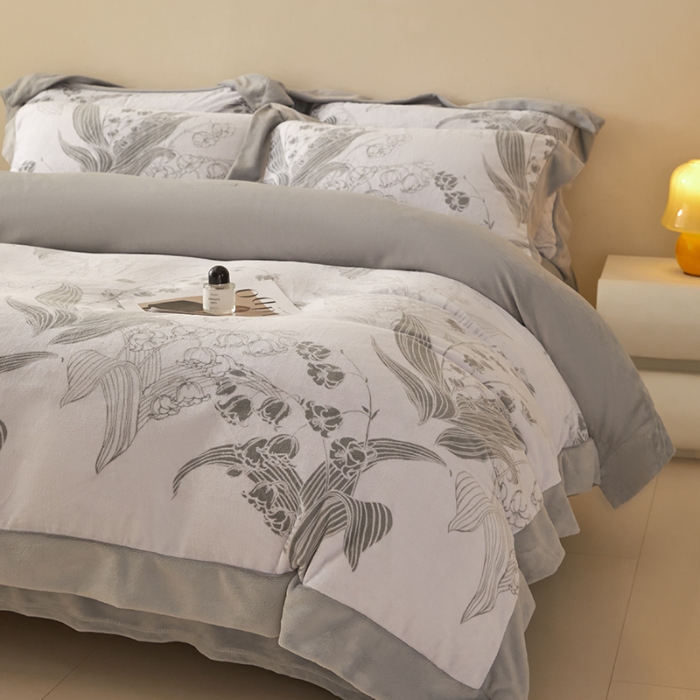 91家纺网 家纺一手货源 找家纺 （总）2025新款高克重9.2斤240克A类全消光印花拼角牛奶绒四件套-铃兰