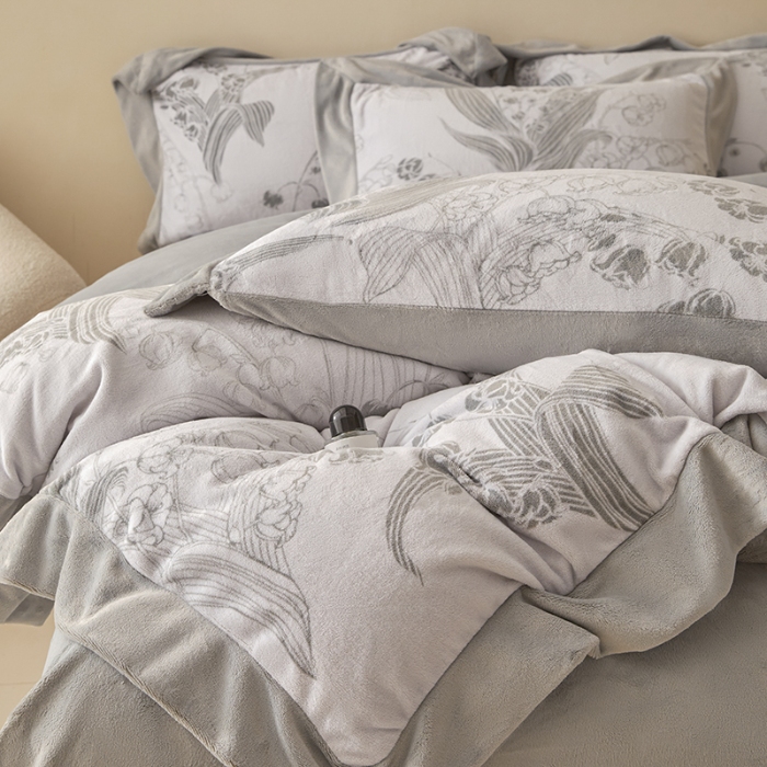 91家纺网 家纺一手货源 找家纺 （总）2025新款高克重9.2斤240克A类全消光印花拼角牛奶绒四件套-铃兰