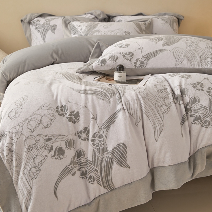 91家纺网 家纺一手货源 找家纺 （总）2025新款高克重9.2斤240克A类全消光印花拼角牛奶绒四件套-铃兰