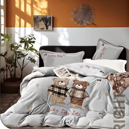 91家纺网 家纺一手货源 找家纺 2025高端保暧绒230克儿童萌萌兔手工花贴布绣四件套新品量大优惠 