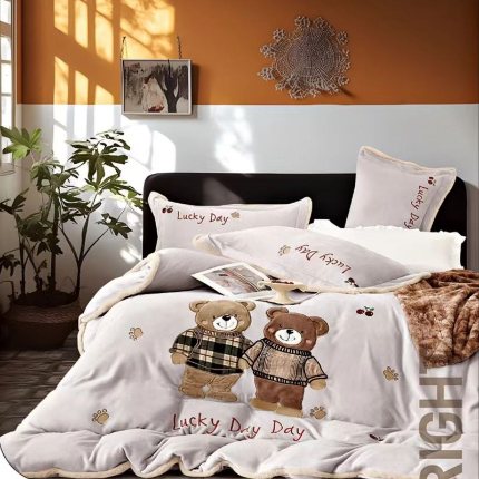 91家纺网 家纺一手货源 找家纺 2025高端保暧绒230克儿童萌萌兔手工花贴布绣四件套新品量大优惠 