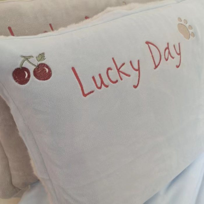 91家纺网 家纺一手货源 找家纺 2025高端保暧绒230克儿童萌萌兔手工花贴布绣四件套新品量大优惠