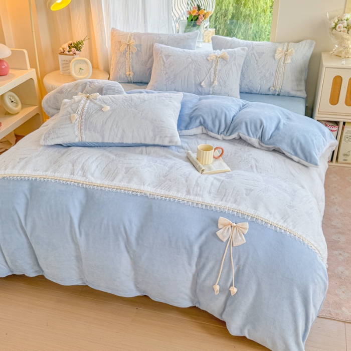 91家纺网 家纺一手货源 找家纺 （总）【苏东来】2025高端加厚法式工艺款韩版盘花边纯色甜美公主赫本风拼接雕花兔毛绒牛奶绒四件套婴儿绒