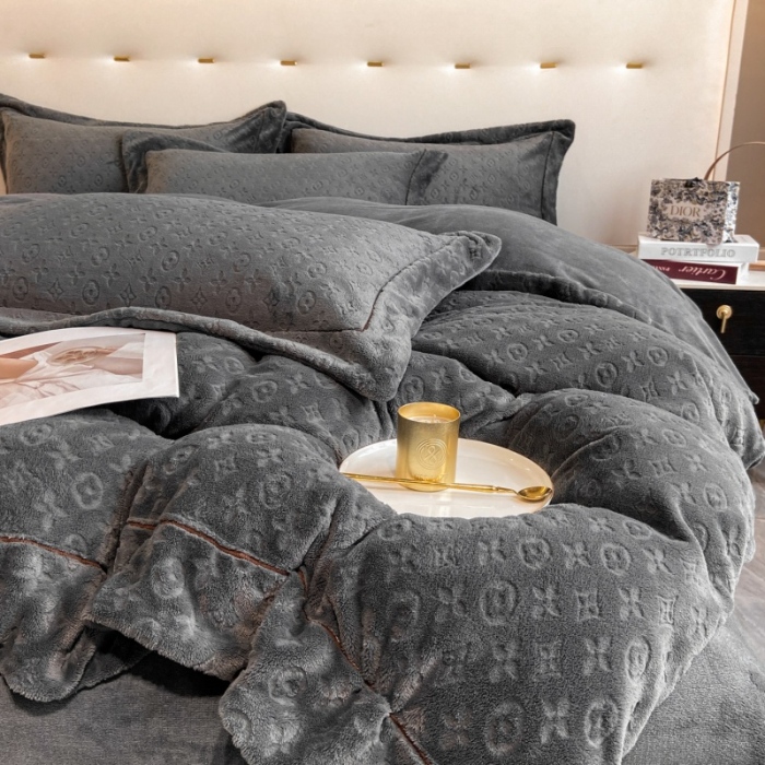 91家纺网 家纺一手货源 找家纺 （总）经年 2025年新款 高克重9斤全消光A类大牌风烂花牛奶绒四件套-路易系列