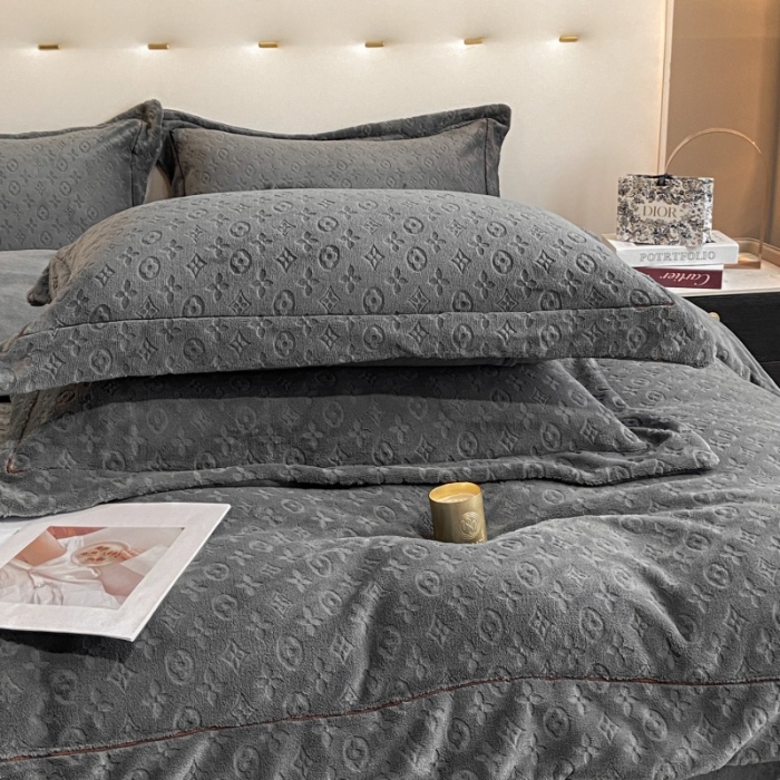 91家纺网 家纺一手货源 找家纺 （总）经年 2025年新款 高克重9斤全消光A类大牌风烂花牛奶绒四件套-路易系列