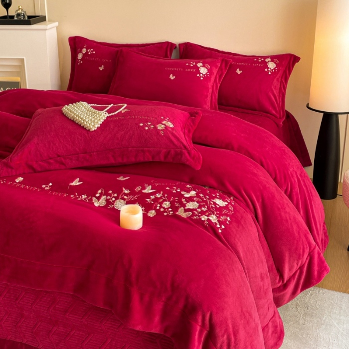 91家纺网 家纺一手货源 找家纺 （总） 2025新款专版花型 直播爆款 床盖款240克全消光A类刺绣牛奶绒四件套-浮生若梦 