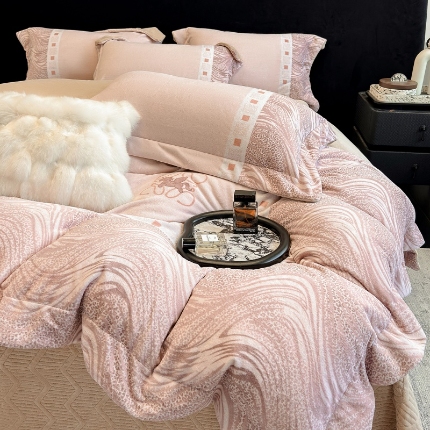 91家纺网 家纺一手货源 找家纺 （总）控价 2025新款 专版花型 直播爆款  240克9.2斤全消光A类数码印花牛奶绒四件套床盖款-贝斯