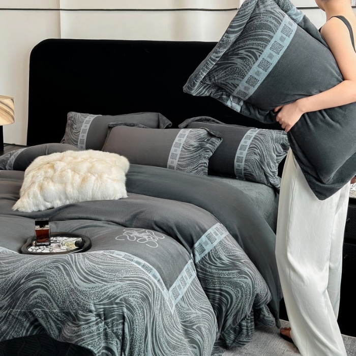 91家纺网 家纺一手货源 找家纺 （总）控价 2025新款 专版花型 直播爆款  240克9.2斤全消光A类数码印花牛奶绒四件套床盖款-贝斯