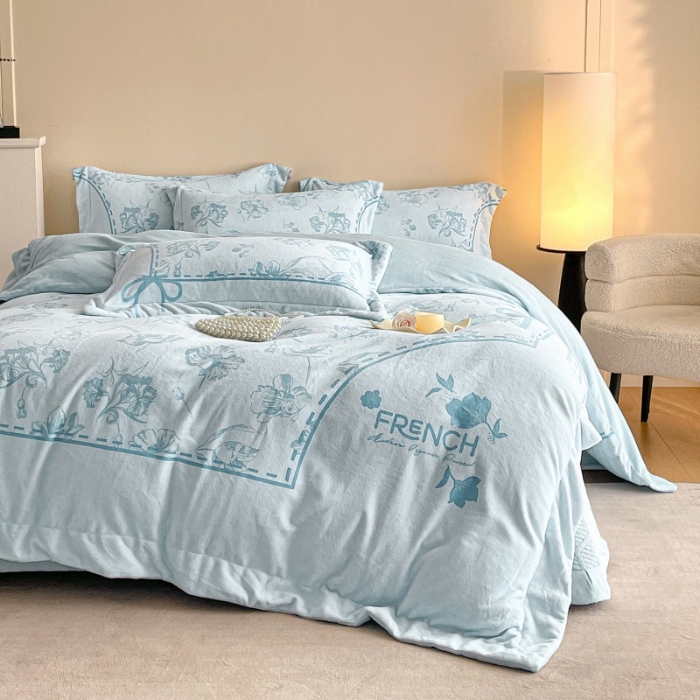 91家纺网 家纺一手货源 找家纺 （总）控价 2025新款  专版花型 直播爆款  高克重9.2斤全消光A类数码印花牛奶绒四件套床盖款-如梦