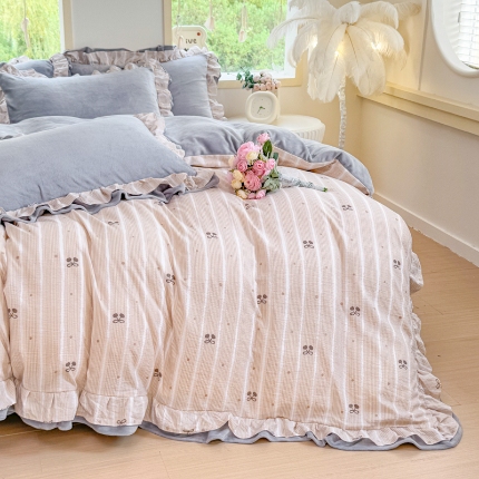 91家纺网 家纺一手货源 找家纺 （总） 2025韩版双花边多功能AB面牛奶绒四件套甜美仙女法式花边韩式小碎花印花牛奶绒四件套加绒保暖单被套罩