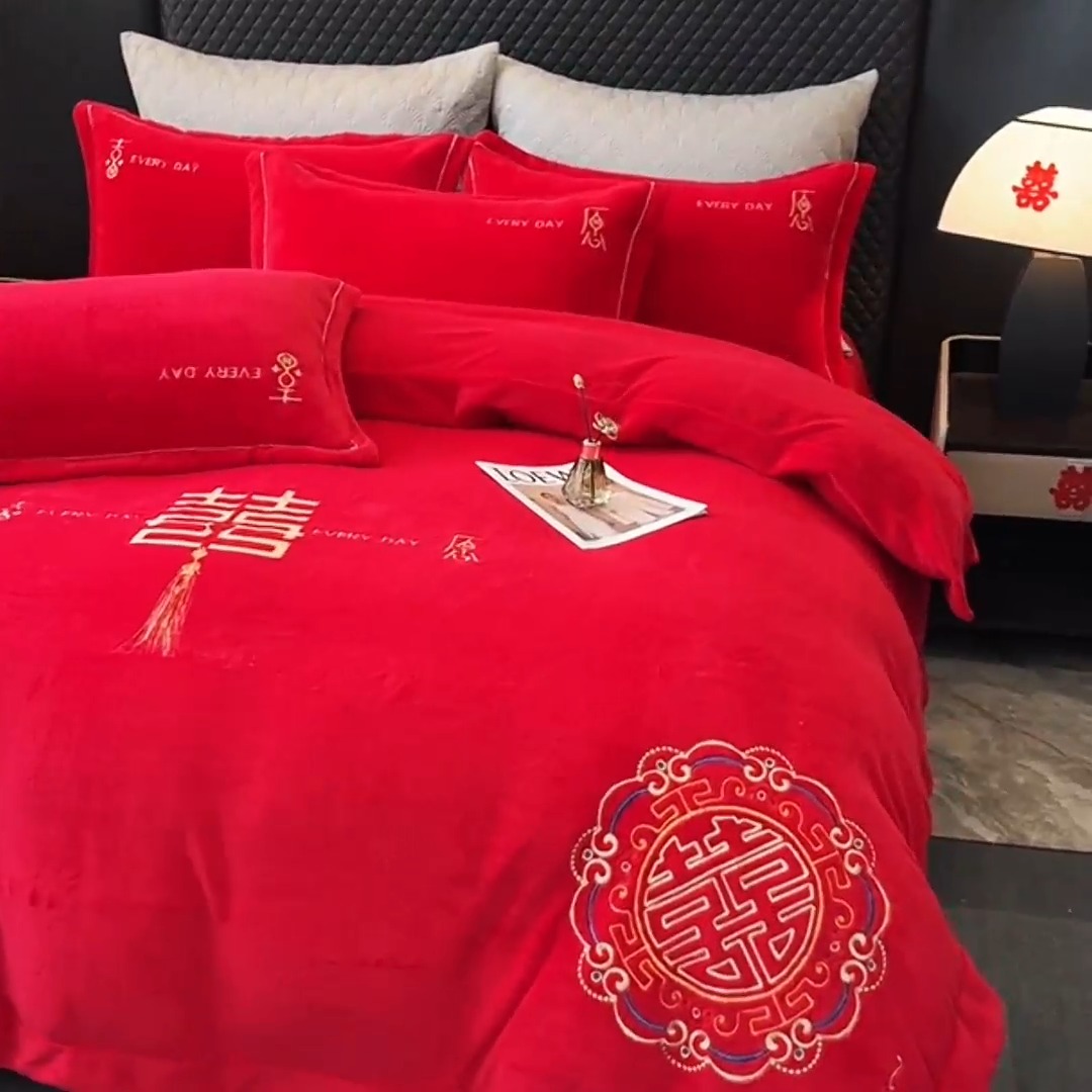 91家纺网 家纺一手货源 找家纺 （总）漫布云2025秋冬新款高克重9斤全消光牛奶绒大红结婚婚庆四件套大红色龙凤刺绣婴儿绒四件套（含精美手提袋）