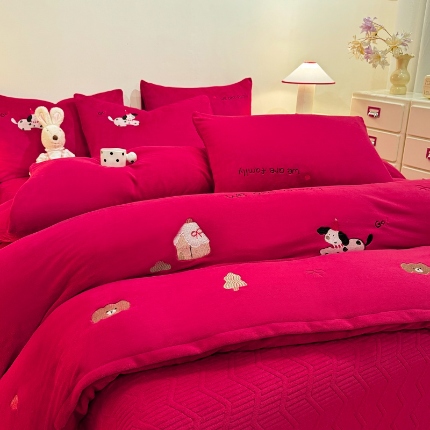 91家纺网 家纺一手货源 找家纺 （总）控价 2025新款 床盖款240克全消光A类数码印花牛奶绒四件套-情怀