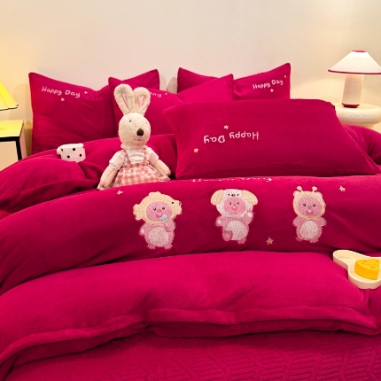 91家纺网 家纺一手货源 找家纺 （总）控价 新方向 2025年新款 全消光A类刺绣牛奶绒四件套-卡通红色系列