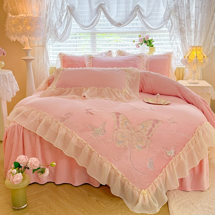 91家纺网 家纺一手货源 找家纺 漫布云家纺SUMINA 2025新款简约ins风A类全消光230g牛奶绒公主绒四件套床裙款被套-彩蝶系列 彩蝶-樱花粉