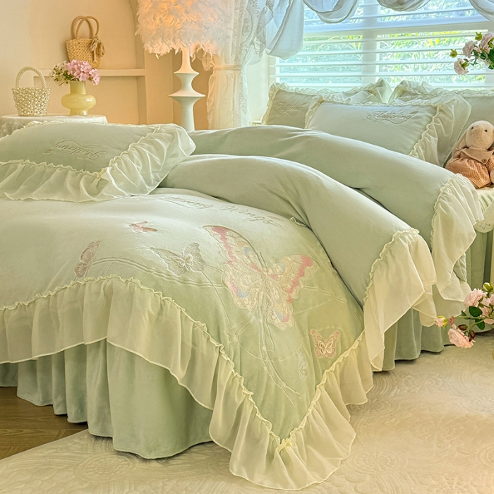 91家纺网 家纺一手货源 找家纺 漫布云家纺SUMINA 2025新款简约ins风A类全消光230g牛奶绒公主绒四件套床裙款被套-彩蝶系列  彩蝶-新芽绿 