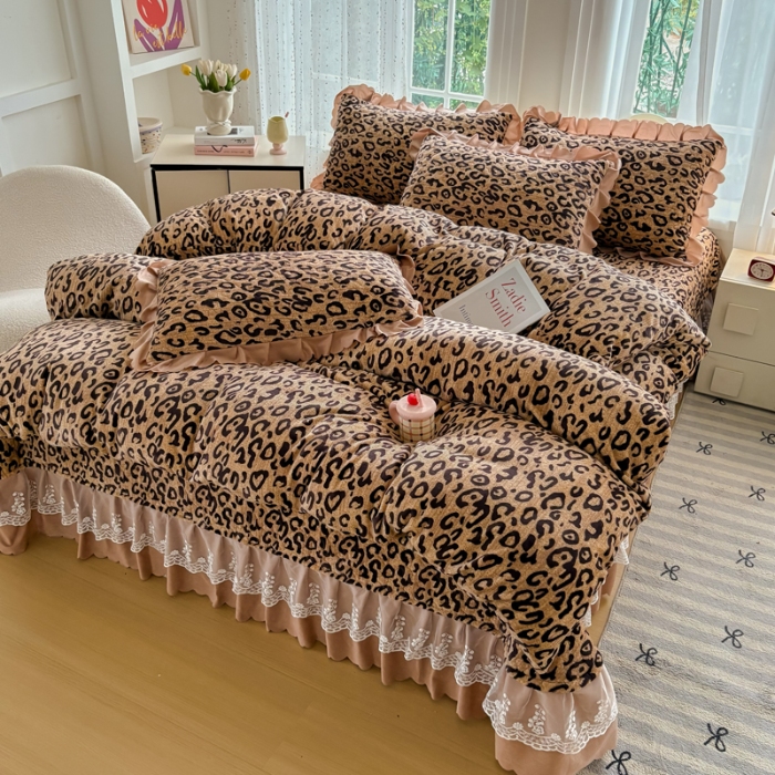 91家纺网 家纺一手货源 找家纺 2025新款牛奶绒床盖四件套床上绒四件套 豹纹