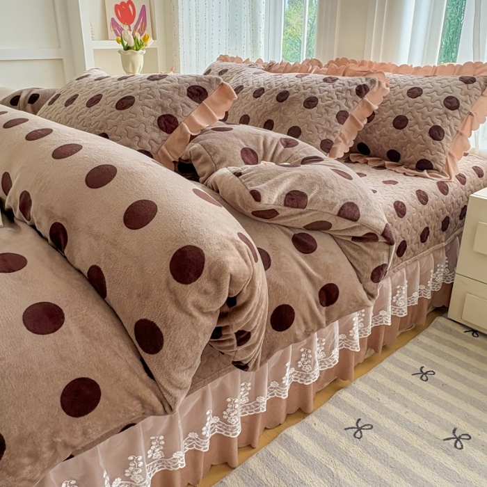 91家纺网 家纺一手货源 找家纺 2025新款牛奶绒床盖四件套床上绒四件套 圆点