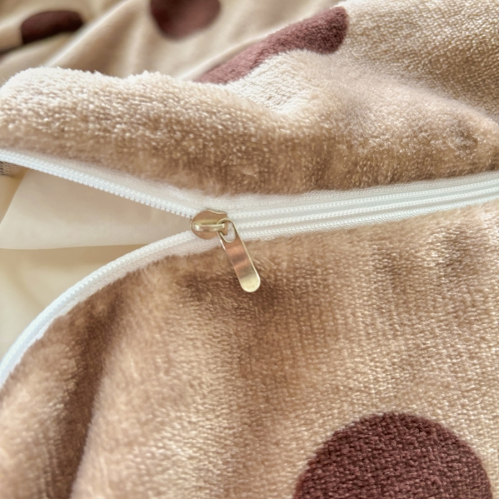 91家纺网 家纺一手货源 找家纺 2025新款牛奶绒床盖四件套床上绒四件套 圆点